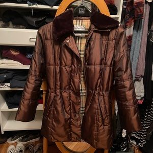 Burberry Size S Excellent condition. Removable faux fur collar
